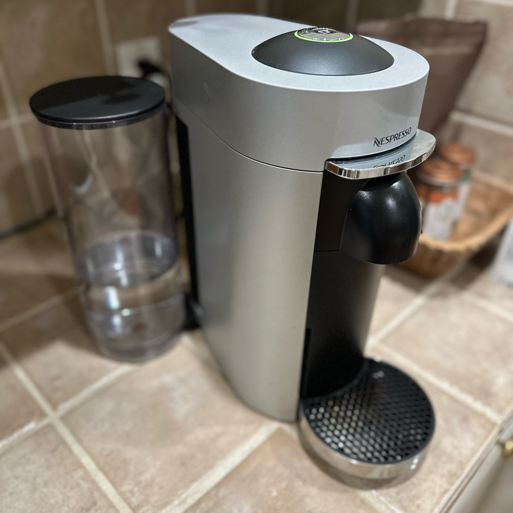 Nespresso VertuoPlus - Black and Silver